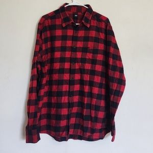 Uniqlo Red and Black Plaid Flannel Button Down Shirt Size XL Men’s